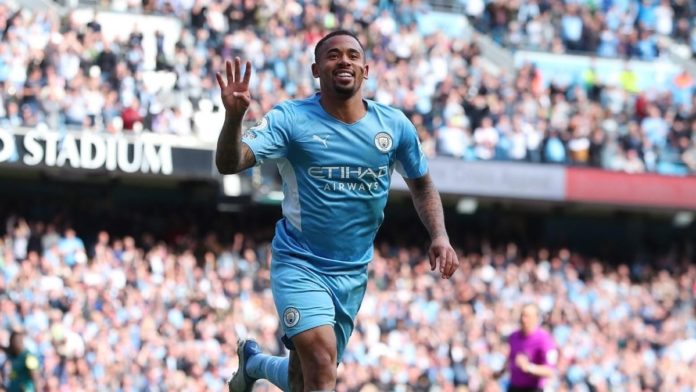 Gabriel Jesus celebra quatro gols com o Manchester City na Premier League