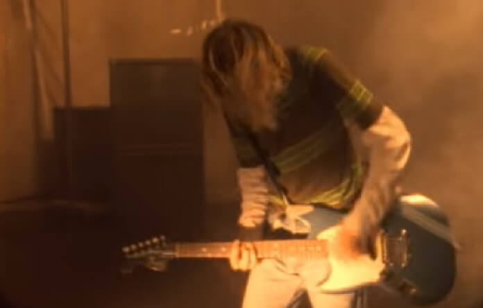 Kurt Cobain no clipe de Smells Like Teen Spirit