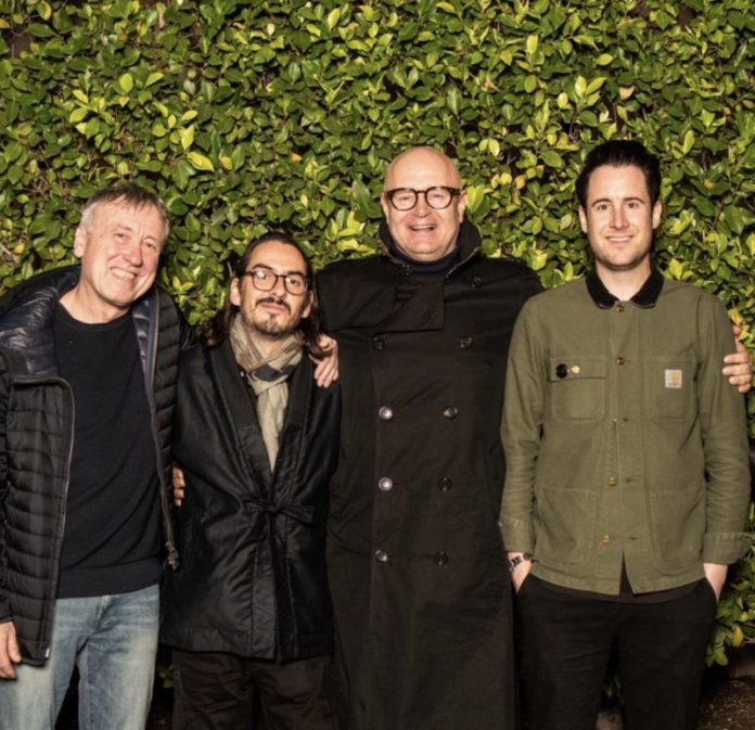 Da esquerda para a direita: Hartwig Masuch, Dhani Harrison, Thomas Scherer, David Zonshine.