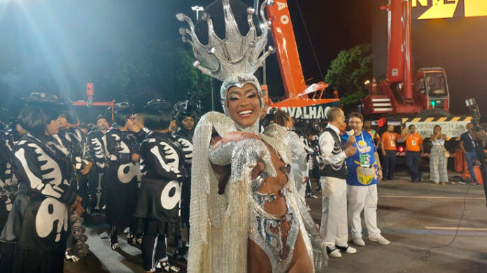 erika-januza-estreia-look-desfile-carnaval-rj.jpg
