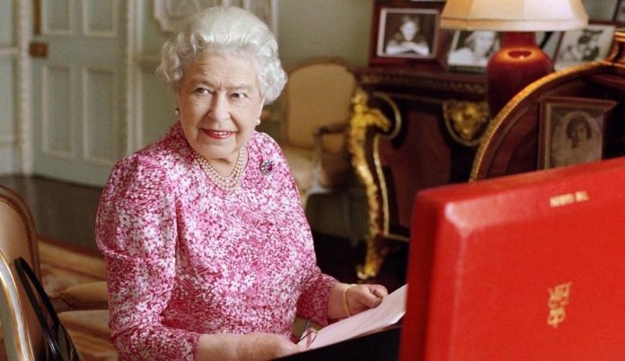 Rainha Elizabeth II não deve atender à Missa de Páscoa de 2022 devido a problemas de saúde