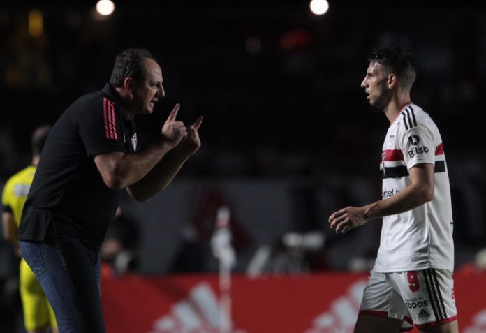 Calleri afirma que Rogério Ceni é um dos melhores técnicos que teve na carreira
