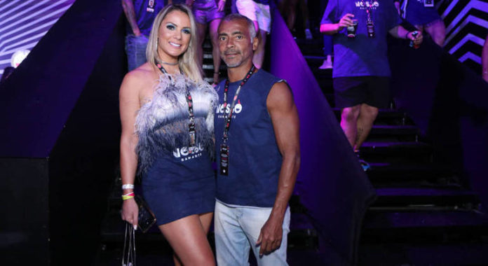 Romário na companhia da namorada, Marcelle Ceolin