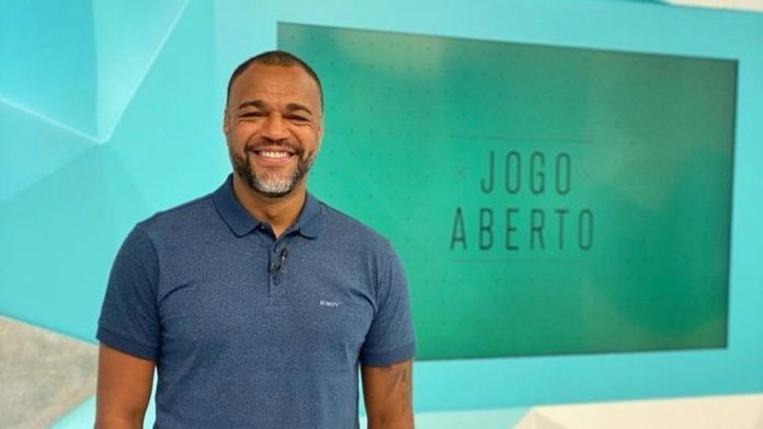 Denilson surpreende e defende Flamengo em lance de Gabigol que foi anulado pelo VAR.
