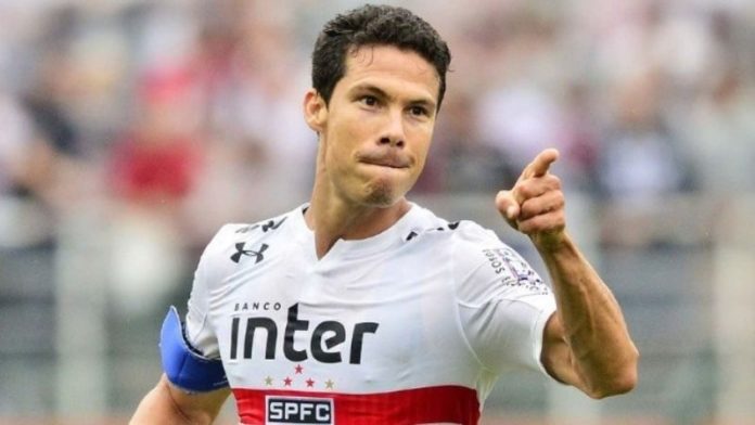 Hernanes.jpg Hernanes anuncia aposentadoria: relembre 10 golaços do meia