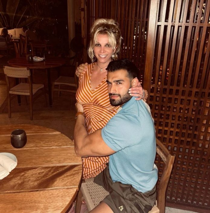 Sam Asghari diz como ele e Britney Spears estão se recuperando da perda do bebê