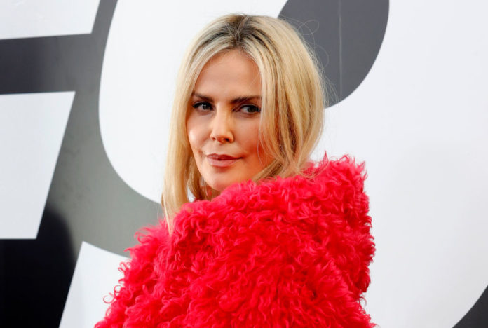 É oficial! Charlize Theron entra para o MCU