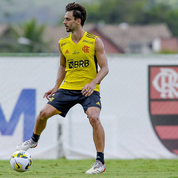 com-rodrigo-caio-de-volta-flamengo-estreia-na-copa-do-brasil-30042022185422264.jpeg Recuperado de lesão no joelho, zagueiro Rodrigo Caio foi relacionado novamente