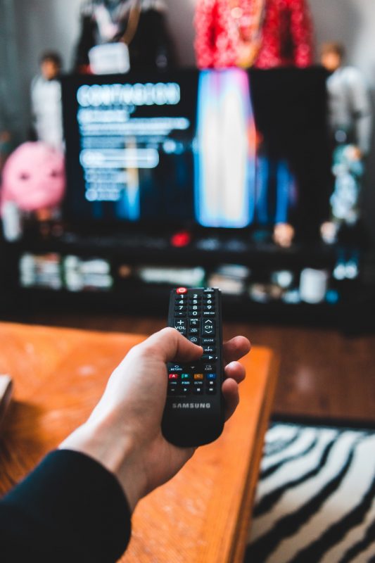 erik-mclean-U-Vu_r6qyyU-unsplash-1-533x800.jpg YouTube destaca consumo da plataforma na TV e resultados para anunciantes. Foto: Unsplash