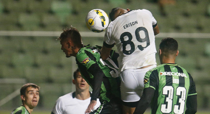 erison-marca-no-fim-e-garante-empate-de-botafogo-e-america-mg-21052022225549386.jpeg