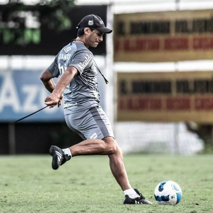 fabian-bustos-tecnico-do-santos-07052022155523852.jpeg Técnico santista Fabián Bustos: cada jogo, uma escalação, de acordo com contexto
