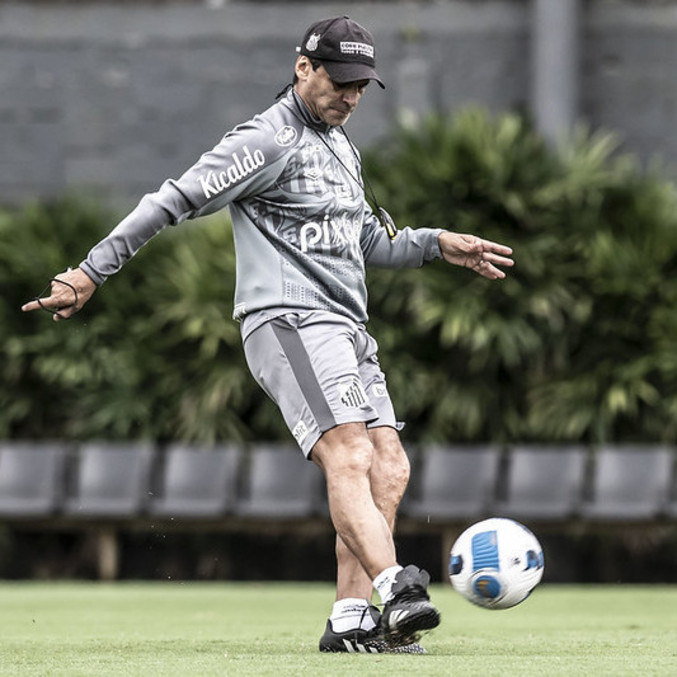 fabian-bustos-tecnico-do-santos-21052022122122050.jpeg Técnico santista Fabián Bustos segue invicto como mandante