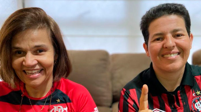 Claudia Rodrigues assume relação com ex-empresária: "casa comigo"