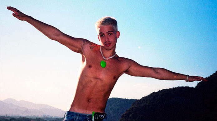 João Guilherme rebate críticas por vídeo dançando: "recalcadinhos"