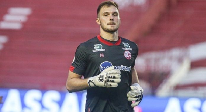 lucas-perri-e-titular-do-nautico-01062022175518063.jpeg