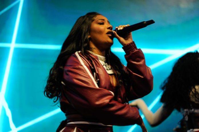 Ludmilla faz show na inauguração da NBA House com presença de famosos