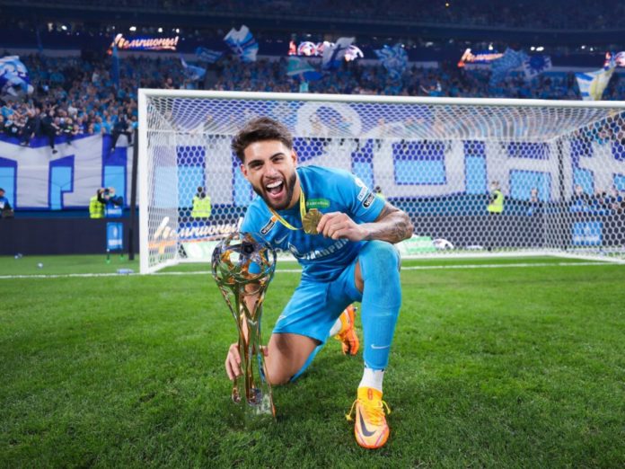 yuri-alberto-comemora-titulo-com-a-camisa-do-zenit-da-russia-1653152281236_v2_4x3-1024x768.jpg
