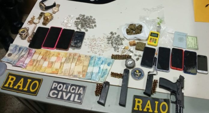 Onze pessoas são capturadas durante ação contra o tráfico de drogas em Viçosa do Ceará