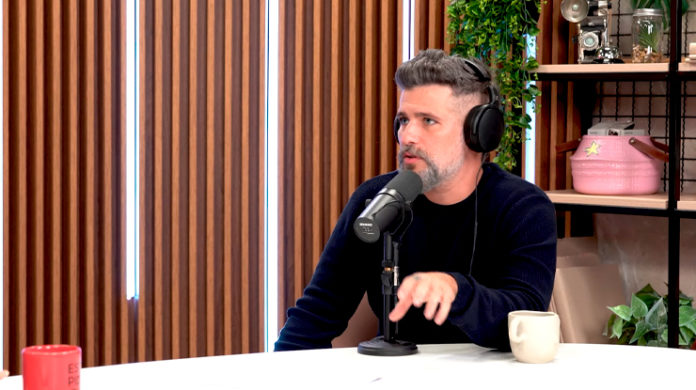 Bruno Gagliasso comenta briga com irmão e critica apoio ao Bolsonaro