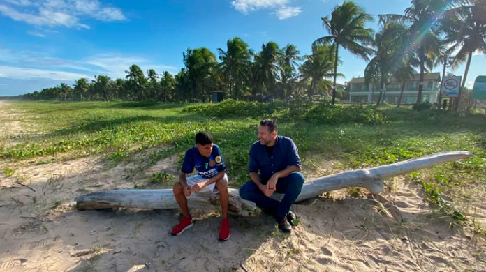 Luva de Pedreiro mostra sua nova casa para o "Fantástico"