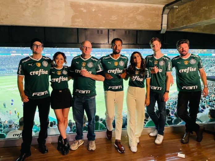 "The Boys": elenco arrisca frases em português no estádio do Palmeiras
