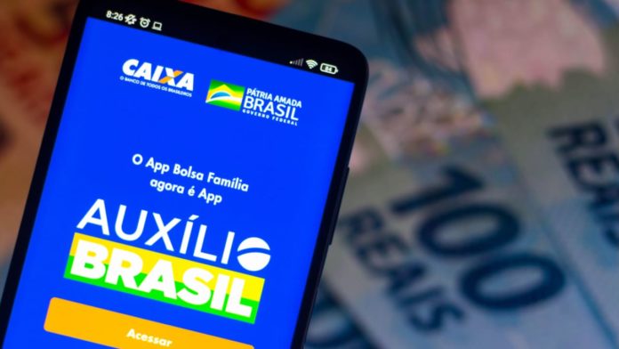 8-milhoes-ficam-fora-do-auxilio-brasil-por-criterio-desatualizado.jpg
