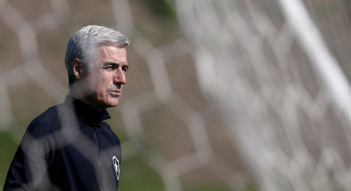 botafogo-confirma-surto-de-virose-gastrointestinal-no-elenco-03082022115445588.jpeg Técnico Luís Castro em treino do Botafogo no Rio de Janeiro