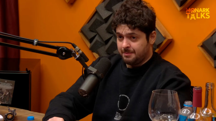 Monark afirma que assistir pornografia infantil não é crime