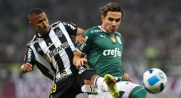 Raphael Veiga pode ser desfalque para a volta de Palmeiras x Atlético-MG na Libertadores. (Foto: Reprodução)