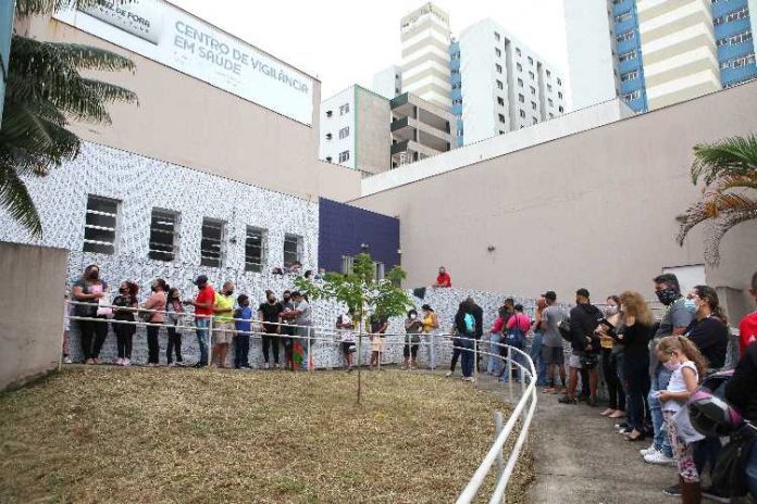 Vacinacao-Centro-Vigilancia-Saude-fernando-priamo5.jpg