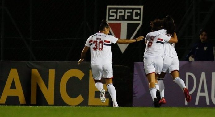 Jogadoras do São Paulo comemoram