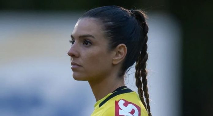 Luiza Reis é a primeira mulher a integrar a equipe de arbitragem na final de um Gauchão