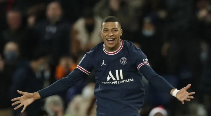 Com gols de Mbappé, PSG vence Ajaccio na League One