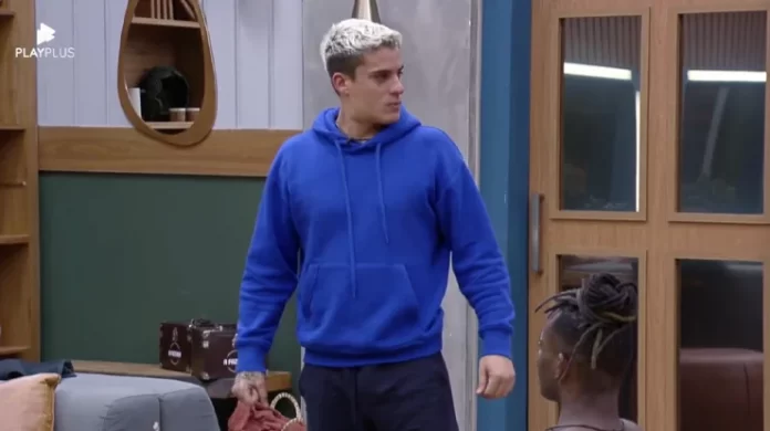 A Fazenda: Tiago pula cerca e tenta tocar sino para sair do reality