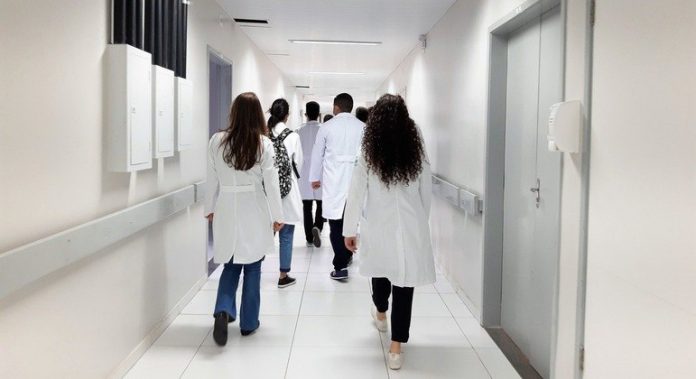 estudantes-de-medicina-18102022153643218.jpeg
