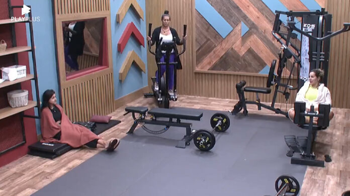 A Fazenda: Deolane acusa Bárbara de não ajudar na cozinha