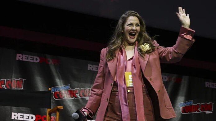 Drew Barrymore defende vida sem sexo: "Já fiz de tudo"