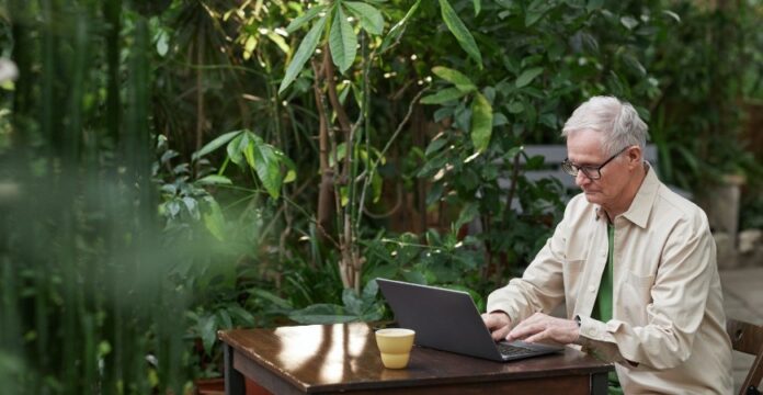 Idade é motivo de demissão de 24% dos trabalhadores, diz pesquisa