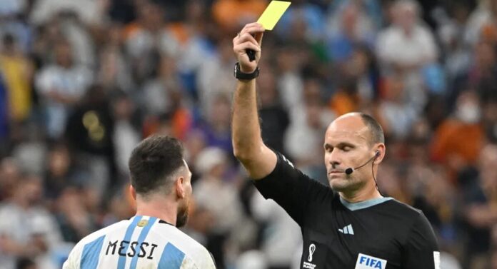 arbitro-copa.jpg Antonio Lahoz, que apitou Argentina x Holanda, está fora da Copa do Mundo de 2022. Foto: Divulgação