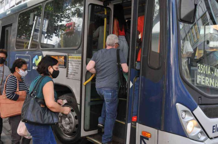 onibus-muito-cheios-estao-entre-os-problemas-da-cidade_1_77539.jpg
