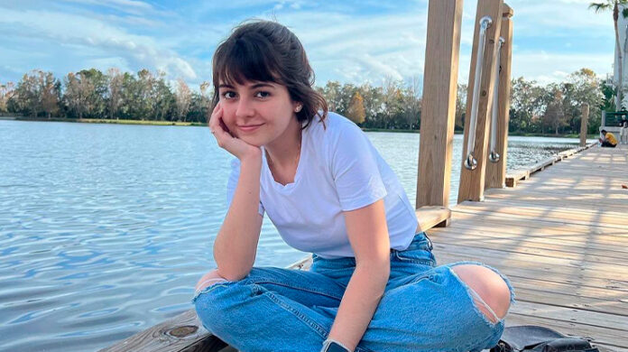 Klara Castanho faz peregrinação na chuva até Aparecida: "A fé me fortalece"