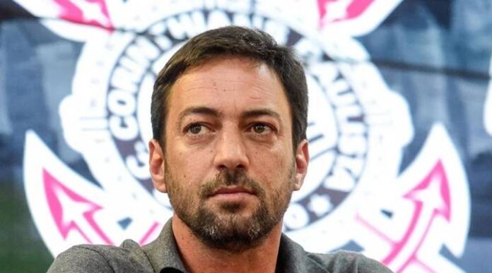 Presidente-do-Corinthians-se-irrita-com-acerto-de-Vitor-Pereira.jpg Presidente do Corinthians toma atitude e irrita torcida alvinegra