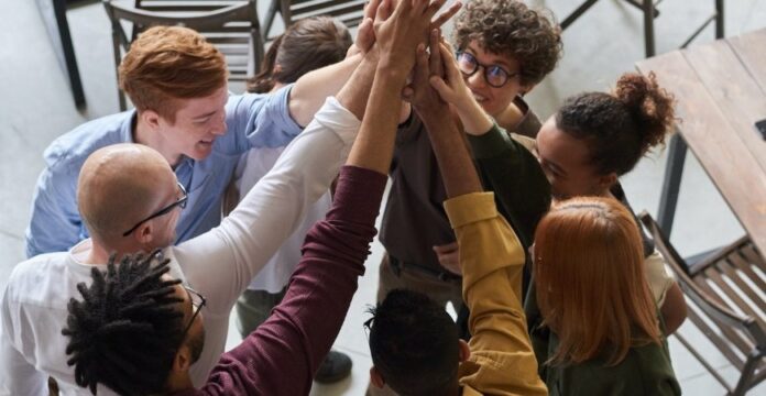 Especialistas em tecnologia orientam como micros e PMEs podem superar 4 desafios em 2023