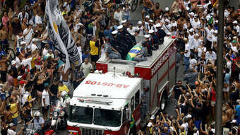 velorio-pele-cortejo-santos-torcedores-e-fas-03012023131358711.jpeg