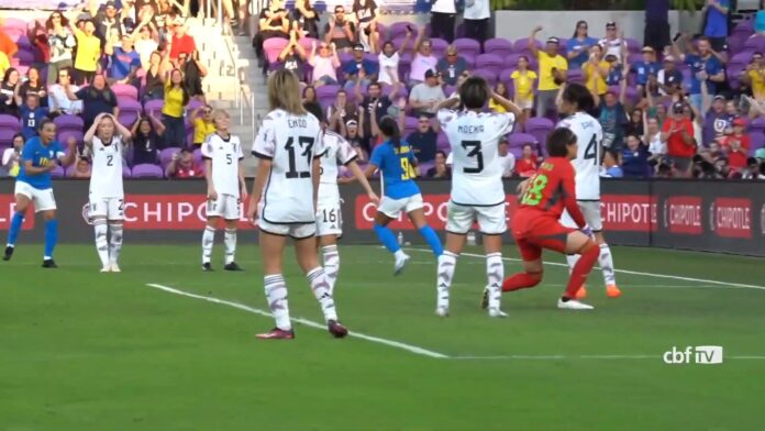Debinha marca com assistência de Marta; veja o gol do Brasil contra o Japão