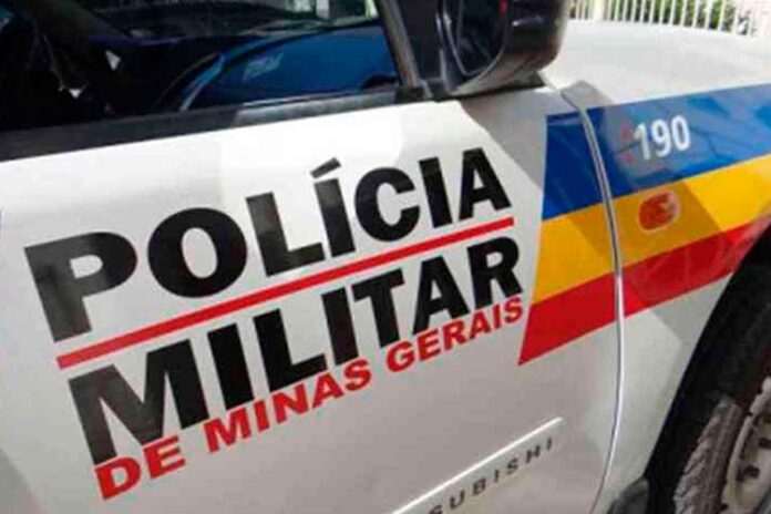Três homens são presos por tráfico após patrulhamento da PM Três homens são presos por tráfico após patrulhamento da PM