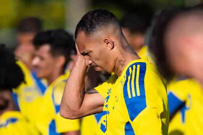 Ex-Cruzeiro chamado de sanguinrio em mensagem de possveis manipuladores