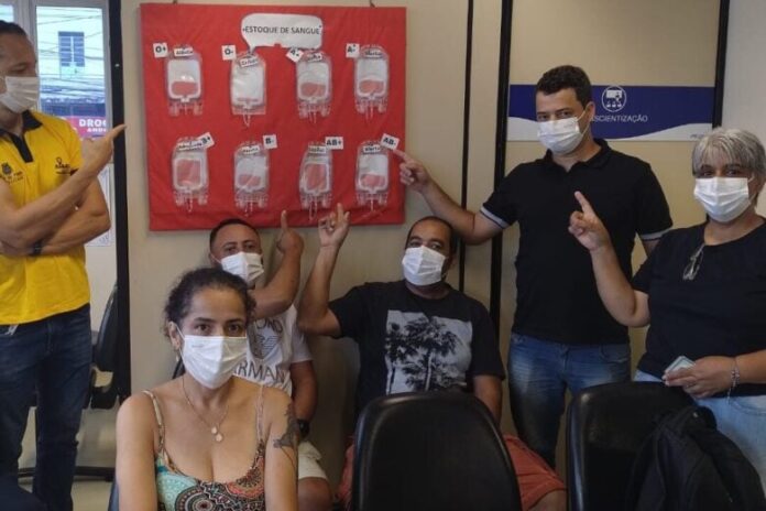 Funcionários da PJF doam sangue em protesto por aumento salarial WhatsApp