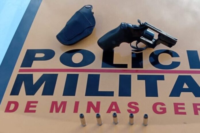 Trio é preso com revólver carregado na AMG-3085