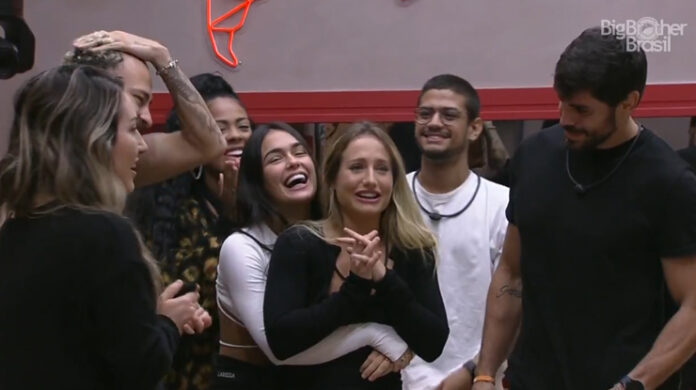 Bruna chora e Tadeu Schmidt reaparece no BBB23: "Me deixou louco"
